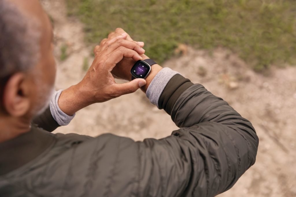 Fitbit Sense Lifestyle Outdoor Hiking Carbon OTS Music Playlist MH 0056